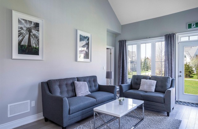 Executive Snowbridge 4 Bedroom Townhome Located in Resort Zone with Pool/Shuttle