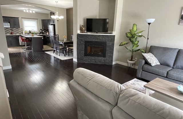 Executive three bedroom home in Bonnie Doon/mill creek area.