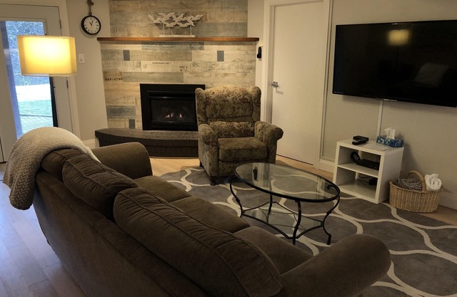 Executives! Luxury furnished 2-bed apartment seen on HGTV - Close to Everything!