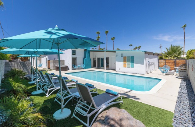 Exotic Tropics - Mid-Century Oasis w/Pool & Casita