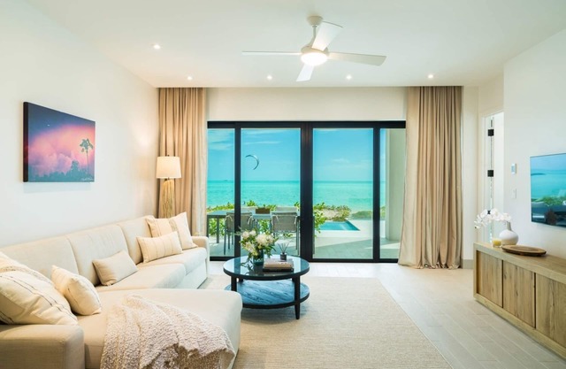 Expansive and spacious 3 Bedroom Ocean Front Suite!
