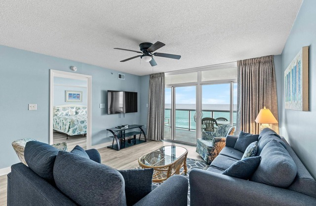 Experience a comfortable, laid-back lifestyle. | Laguna Keyes - 609