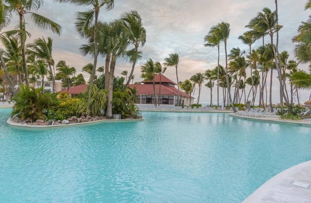 Experience Beachside Bliss in Family Suite! Pool Access, All Inclusive!