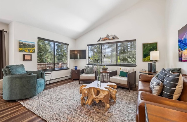 Experience mountain living in Breckenridge at 'Above it All'!