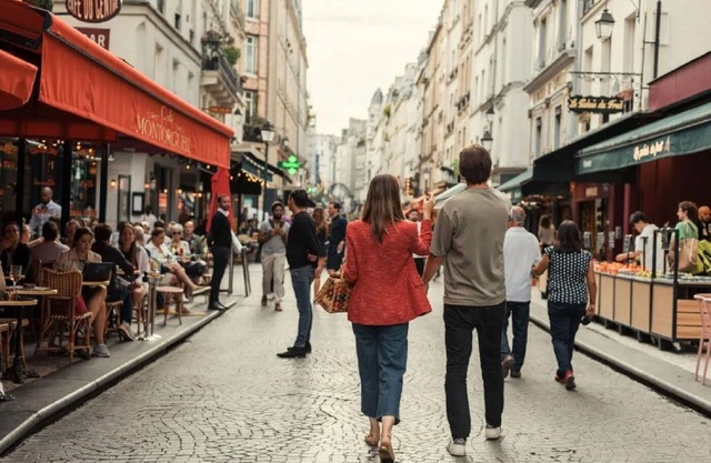 EXPERIENCE THE BEST OF PARISIAN LIVING NEAR THE LOUVRE AT RUE D'ABOUKIR - 3 BED