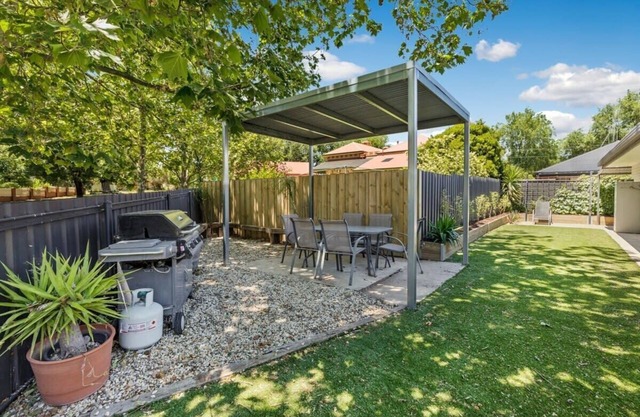 Explore Bendigo: Family Base on Boat Street