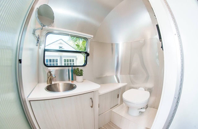 Explore Bermuda in an RV - The home away from home feel. Ideal for 4 people