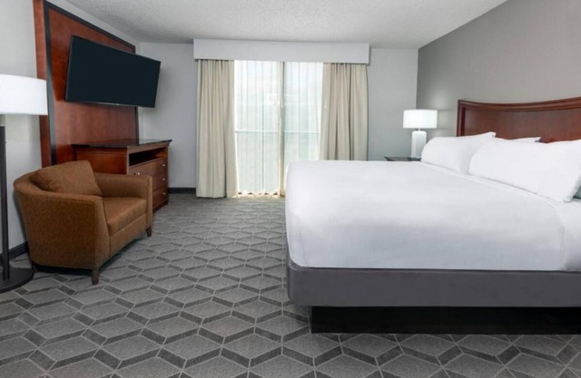 Explore Dallas from a Convenient and Comfortable Suite! FREE Parking, Pool!