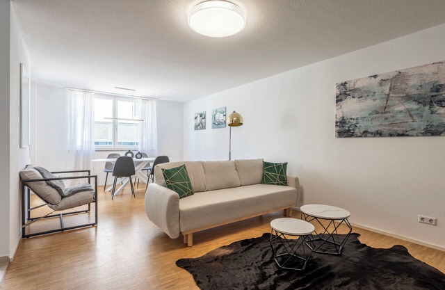 EXQUIS 2BR Design Apartment LOUIS I Parking I Balcony I Mercedes-Benz I Family