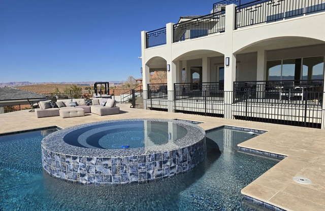 Exquisit Estate 7 Bed, 6 Bth w/Infinity Pool & Spa. Unbelievable Views 7000sqft