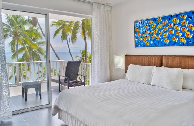 Exquisite Bayfront Condo w/WIFI and Private Beach
