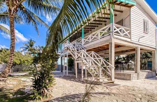 Exquisite beach home with balcony, bikes, & kitchenette