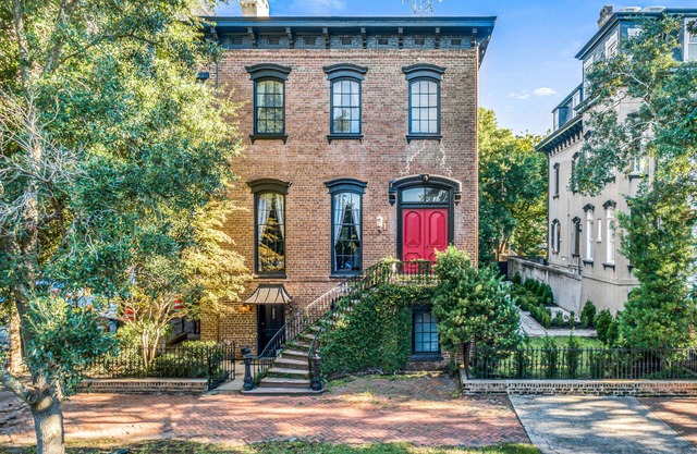 Exquisite Estate with Impeccable Courtyard, Gated Parking by Lucky Savannah