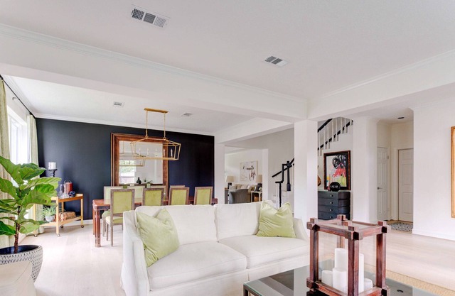 Exquisite modern home w/tons of living space — “Chez Mer”