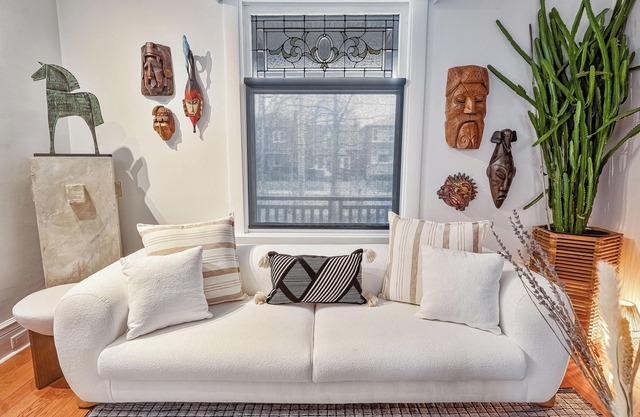 Exquisite Vintage Hotel - Steps to Downtown