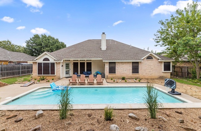 Extraordinary DFW Villa - Pool, Games & Fun