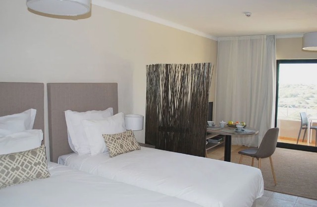 Eyelash Gramacho Residences Studio V