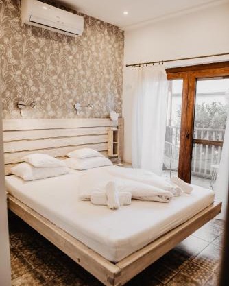 Fészek -Étel és Hotel-