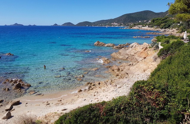 F2 By the sea. Idyllic and wild