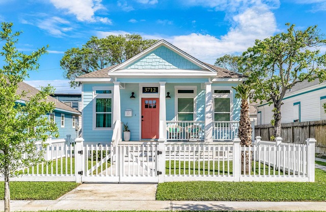 Fabulous family-friendly home w/a private yard - close to the beach