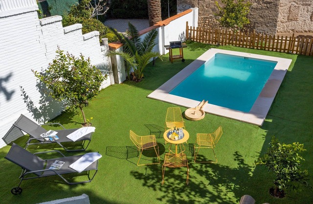 Fabulous House with Private Garden and Pool. San Nicolas