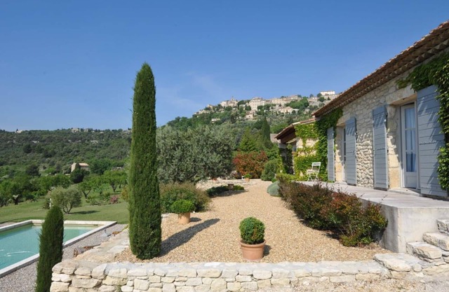 Facing the entire Luberon Park & view of Gordes, a beautiful 5 bedrooms house