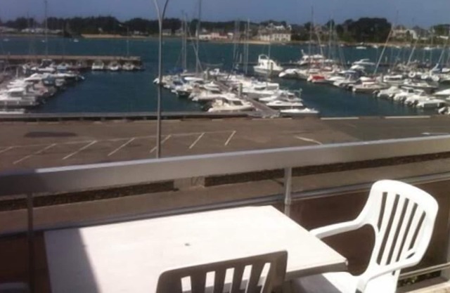 FACING THE SEA, close to the port, beaches and shops