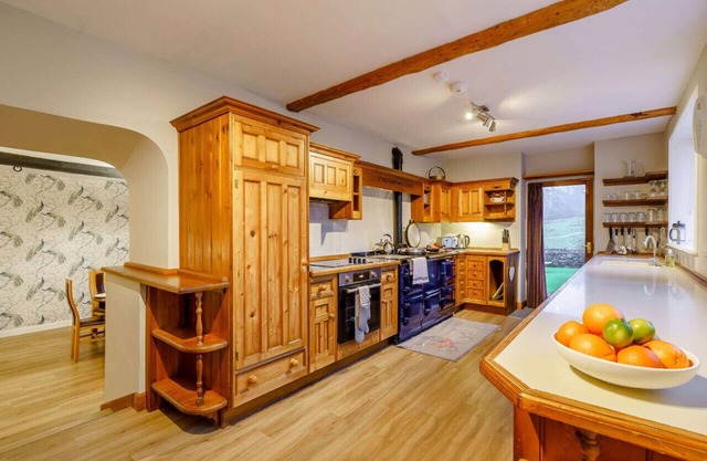 Fairbank Farmhouse - Five Bedroom House, Sleeps 10