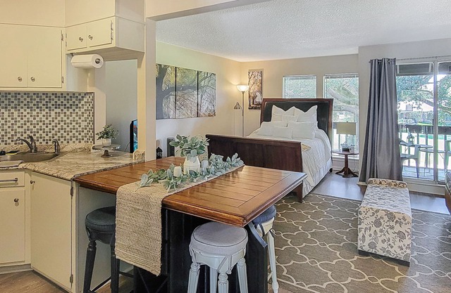 "Fairway to Heaven" Condo with POOL on 12th Hole!