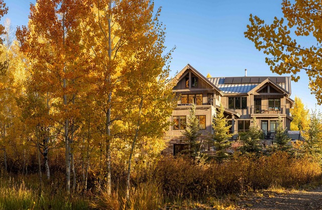Fall Color Special, 15% discount Sept, Oct. Perfect house for Fall Colors.