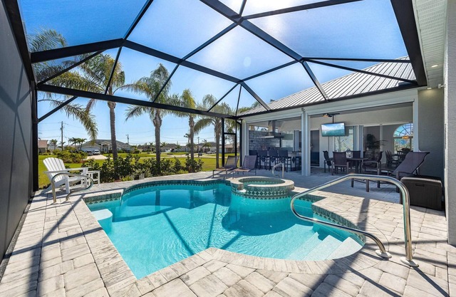 Fall Special, Beautiful Pelican Gulf Access Waterfront Home With Private Pool