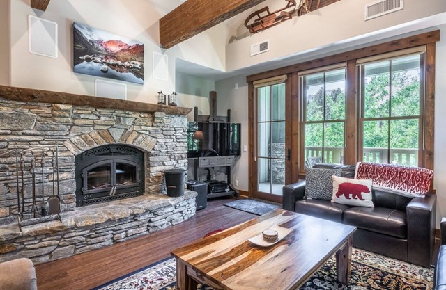 Fall Stays Available! Luxury Mountain Townhome! Shuttle to the Slope!