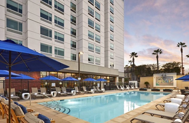 Family and Friends Getaway! 4 Wonderful Units, Pool, Water Park!