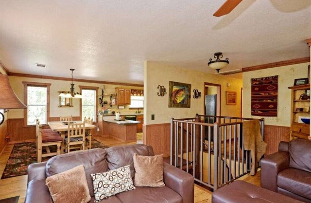 Family and pet friendly lake house on a quiet cove on Lake LBJ