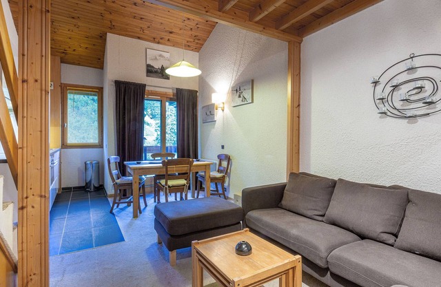 Family Apartment with Balcony, Ski Access, Upgraded Kitchen & Washer