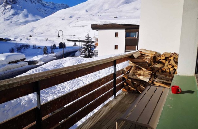 Family chalet apartment in Tignes Le Lac, at the foot of the lake and slopes