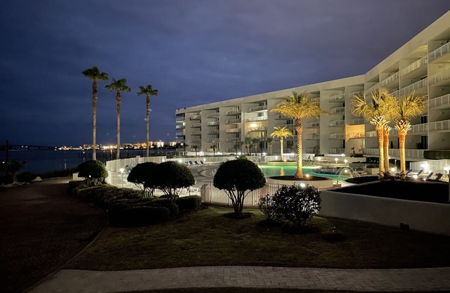 Family condo with gorgeous bay view, huge pool and grounds