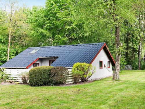 Family Cottage with Terrace and Lawn
