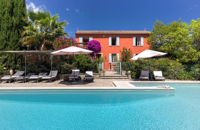 Family country house in the center of Antibes, in walking distance to the beach
