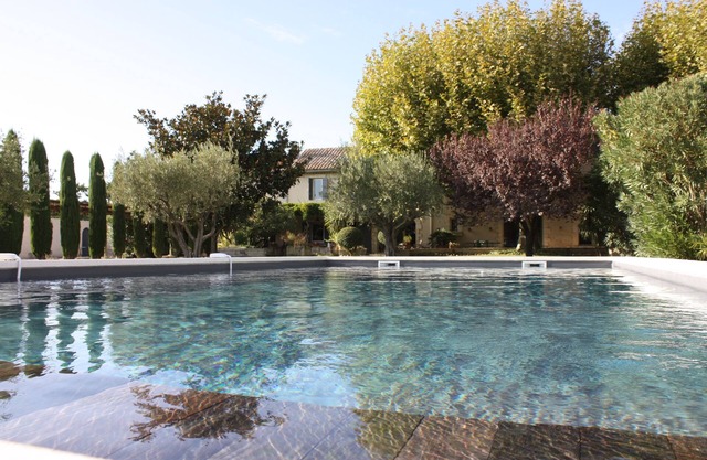 Family farmhouse in the countryside, 15 minutes from the Alpilles mountains