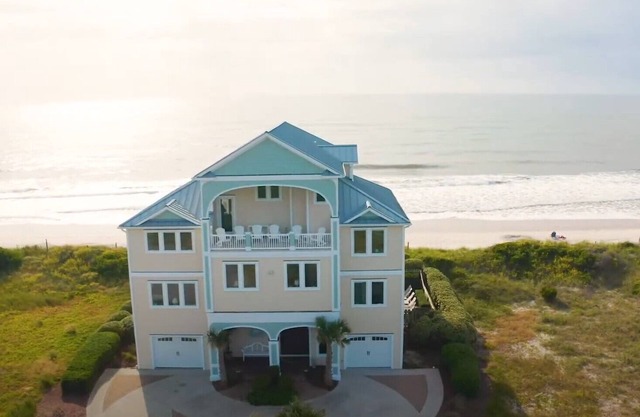 Family Friendly - Beachfront, Pool, Hot Tub, Elevator