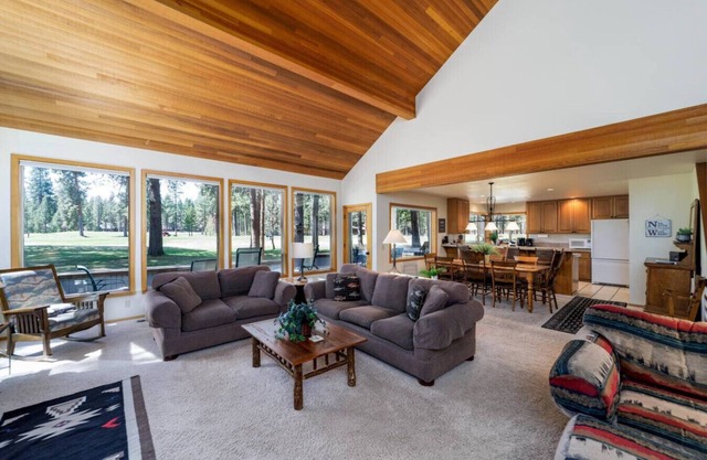 Family-Friendly 3BR Hot Tub Golf Course View