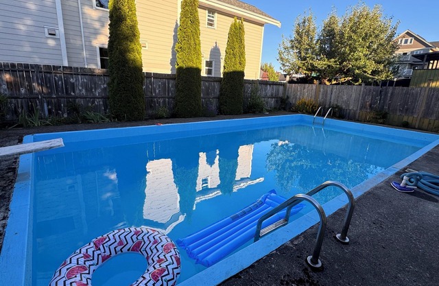 Family Friendly, Central Downtown Qualicum Beach
