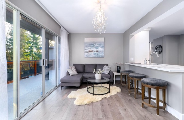 Family friendly modern, relax, quiet , home in heart of West Vancouver Ambleside