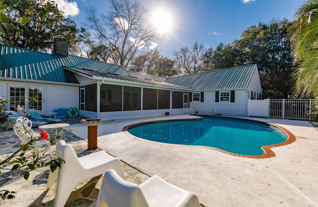 Family Friendly Farm House- 10 minutes from WEC