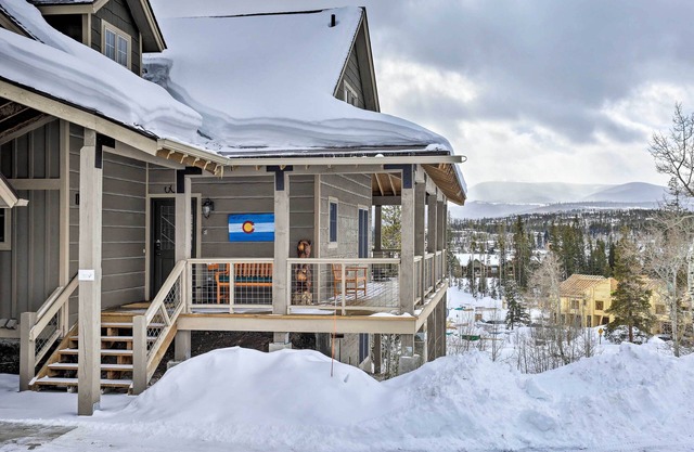 Family-Friendly Fraser Getaway - Walk to Shuttle!