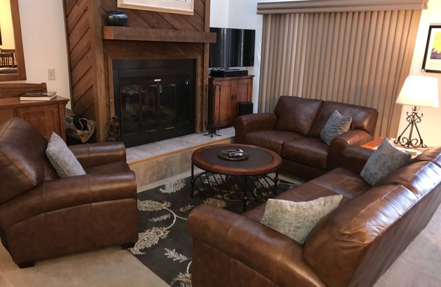 Family friendly Frisco townhouse ideally located in Summit county. Sleeps 10-11