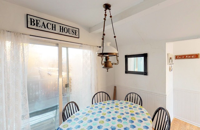 Family-friendly home w/ deck & perfect location - short walk to the beach!
