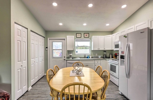 Family-friendly Home, Walk to Steinhatchee River!