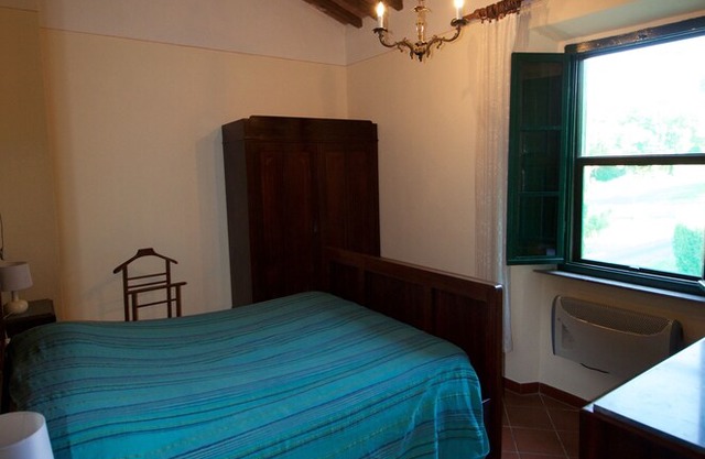 Family-friendly house with private garden and private pool for 5 persons